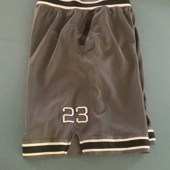 Like new Men’s Jordan basketball shorts - Picture 4 of 6
